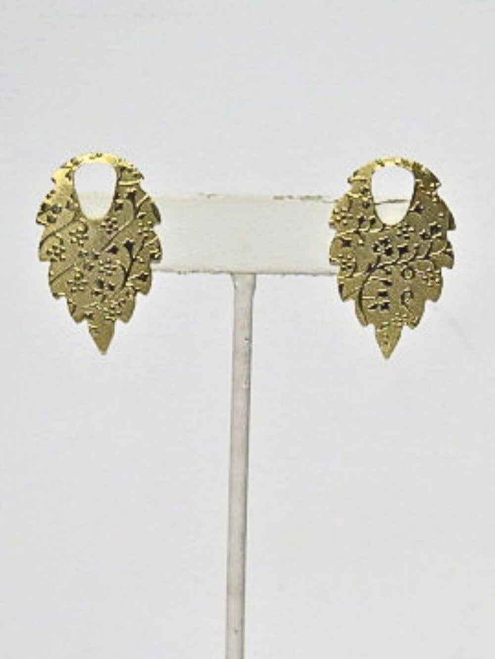 Vintage Gold Tone Etched Leaf Earrings Estate Jewelry